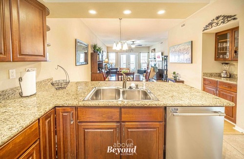 Highland Lake Estates Condo | Lakeview & Pool View on an Island with Sauna & Spa