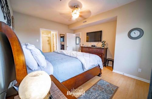 Highland Lake Estates Apartment | Lakeview & Pool View on an Island with Sauna & Spa