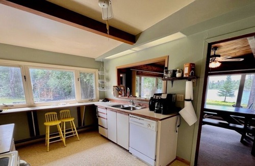 Coboconk Cottage | Lakeview Retreat by Four Mile Lake
