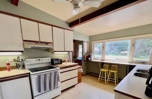 Coboconk Cottage | Lakeview Retreat by Four Mile Lake