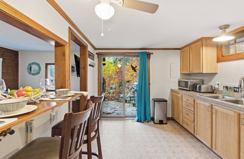 Alton Bay Cottage | Lakeview Retreat Pets Beach Boat Couples sleeps 4