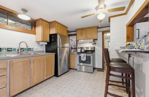 Alton Bay Cottage | Lakeview Retreat Pets Beach Boat Couples sleeps 4