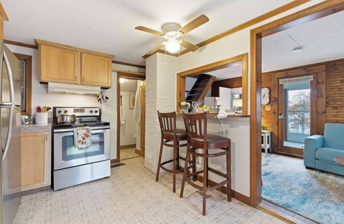 Alton Bay Cottage | Lakeview Retreat Pets Beach Boat Couples sleeps 4