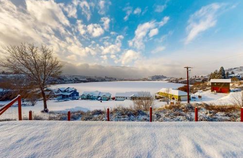 Manson House | Lakeview Retreat