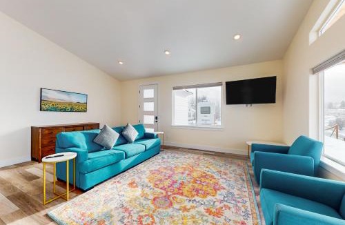 Manson House | Lakeview Retreat