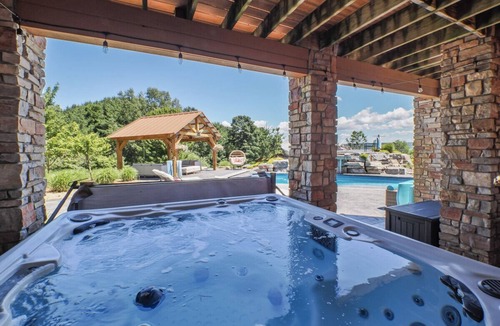 Williamsburg House | Lakeview Ridge Retreat