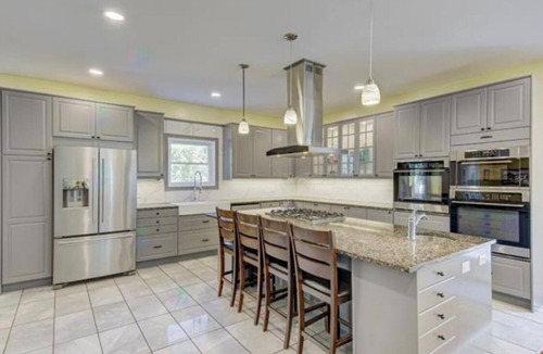 Saint-Anicet House | Lakeview Serenity