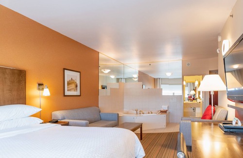 Winnipeg Hotel | Lakeview Signature, Trademark Collection by Wyndham