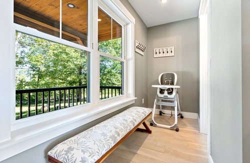Bryant Pond House | Lakeview & Ski -HotTub!FirePit! Theatre! & CloseToSki! Dog Friendly! Sleeps 12