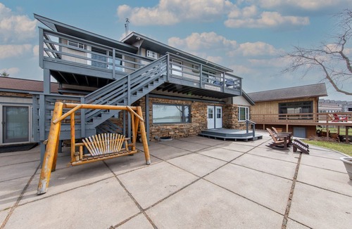 Minocqua Condo | Lakeview Stay - Walk to Town & Dock Access