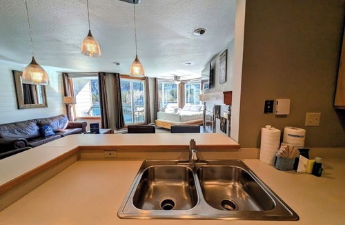 Lakeside Village Condo | Lakeview Studio | Balcony + Pool + Trails