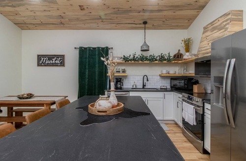 Durant House | Lakeview sunsets and 10 miles from Choctaw Casino!