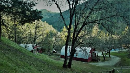 Lewiston Cabin | Lakeview Terrace Resort