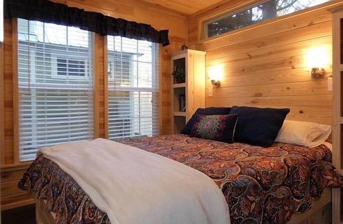 Upward House | Lakeview Tiny House at SIMPLE LIFE Gated Community