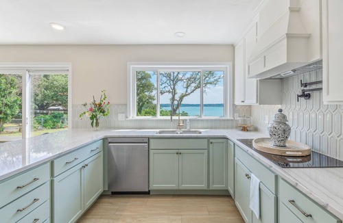 Belton Villa | LakeView Villa, lake access, lake view, hot tub, game room, outdoor space