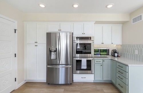 Belton Villa | LakeView Villa, lake access, lake view, hot tub, game room, outdoor space