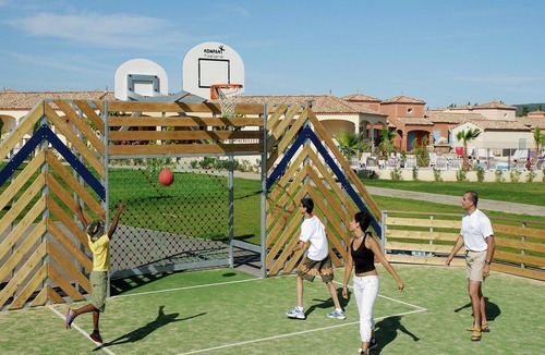 Homps House | Lakeview Villa with Garden