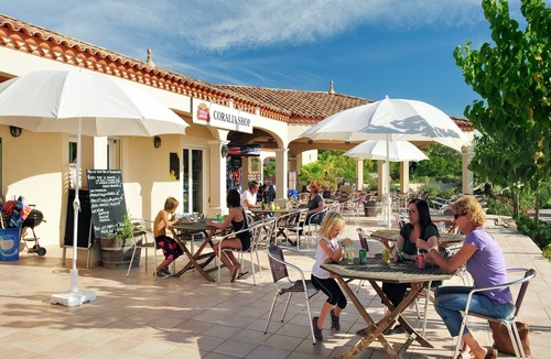 Homps House | Lakeview Villa with Garden