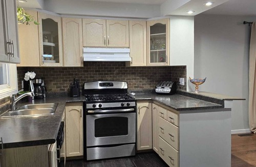 Keswick House | Lakeview, Warm and Inviting, Family Home