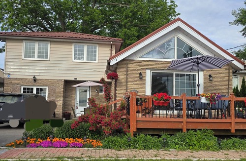 Keswick House | Lakeview, Warm and Inviting, Family Home