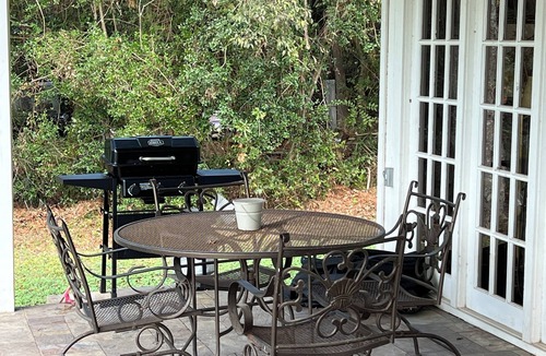 Lake Houston House | Lakeview, WiFi, grill, boat ramp access and AC on Lake Houston for 165 a night!
