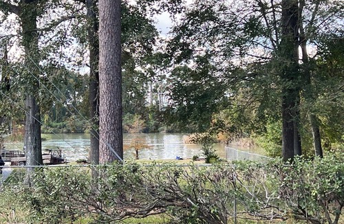 Lake Houston House | Lakeview, WiFi, grill, boat ramp access and AC on Lake Houston for 165 a night!