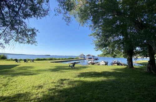 Harwood Villa | Lakeview Willow Bay Cottages in Harwood