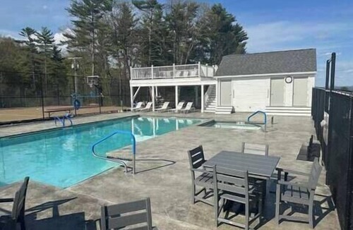 Weirs Beach Apartment | Lakeview Winni Condo w/Kitchenette Weir’s Beach