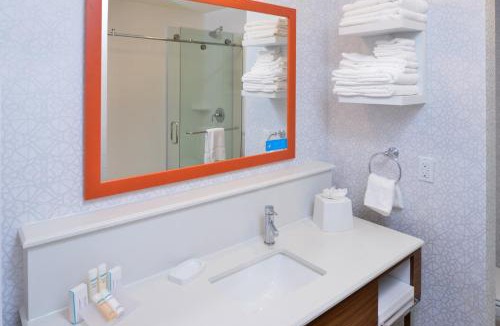 Lakeville Hotel | Lakeville Inn