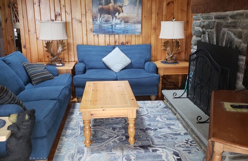 Hawley House | LakeWallenpaupack Lakefront3BR+Loft+2FBaths-GreatViews!Central AC,KayaksFoosBall