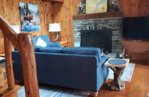 Hawley House | LakeWallenpaupack Lakefront3BR+Loft+2FBaths-GreatViews!Central AC,KayaksFoosBall