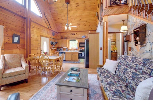 Ingles Cabin | ‘Lakewood Lodge’ Escape w/Fire Pit