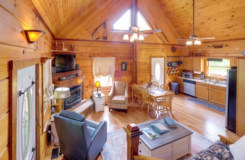 Ingles Cabin | ‘Lakewood Lodge’ Escape w/Fire Pit