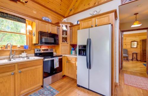 Ingles House | ‘Lakewood Lodge’ Escape w/Fire Pit
