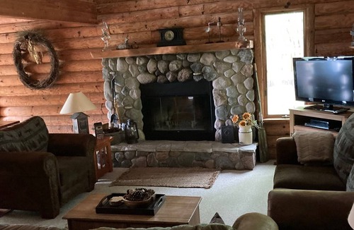Interlochen Cabin | Lakewood Lodge on Beautiful Bass Lake 6 adults 2 children