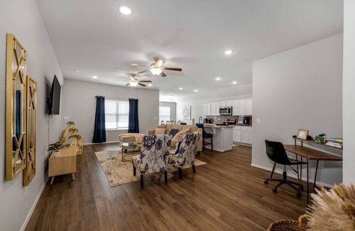 Lowell House | Lakewood Lounge - Quiet Area, Walking Trails, Community Park