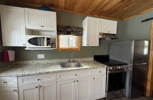 Algonquin Highlands Cottage | Lakewoods Cottage Resort