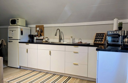 Howard Apartment | Lakewoods Urban Suite