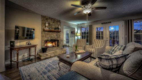 Blairsville House | Lakin' Memories