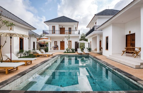Bukit Villa | Lala Panzi Villa