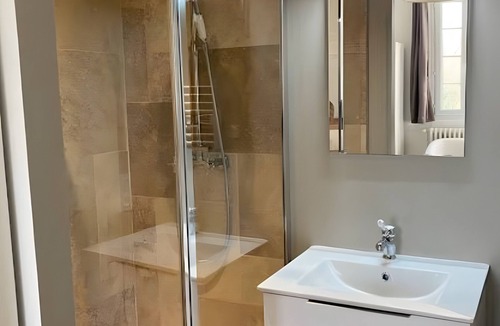 Saint-Denis-de-Pile Bed & Breakfast | Lalande de Pomerol Guest Room with Shared Terrace, Garden, and Wi-Fi