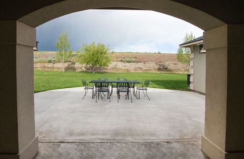 Benton City House | Laliik Iniit South - Million-dollar views!