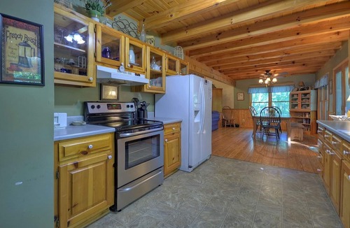 Walnut Mountain Cabin | Lallybroch on the Lake