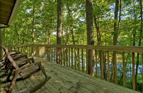 Walnut Mountain Cabin | Lallybroch on the Lake