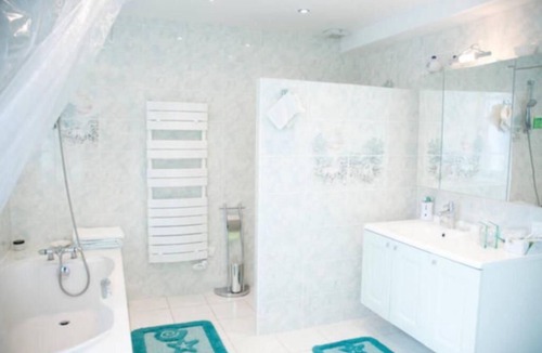 Machecoul Hotel | Lalobema