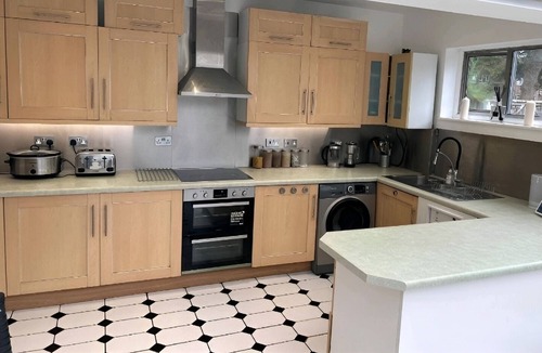 Streatham Hill House | Lambeth Chill Zone Sleeps 4 T4