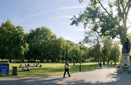 Streatham Hill House | Lambeth Chill Zone Sleeps 4 T4