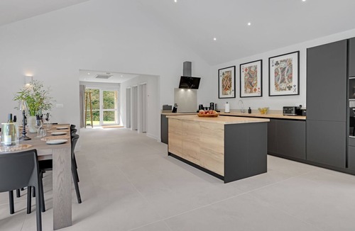 Erlestoke Cottage | Lambs Lawn - Pet Friendly, Westbury near Devizes