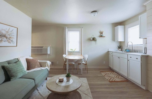 Johnson City Apartment | Lamont 6 1Bed Pet-Friendly Apt