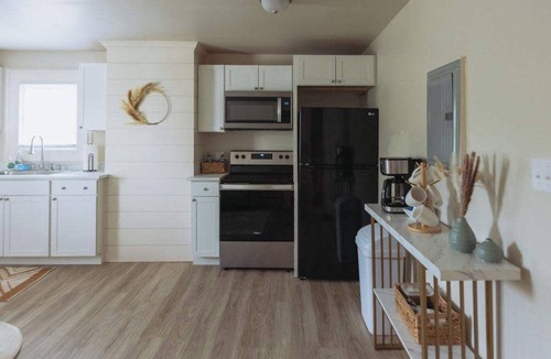 Johnson City Apartment | Lamont 6 1Bed Pet-Friendly Apt